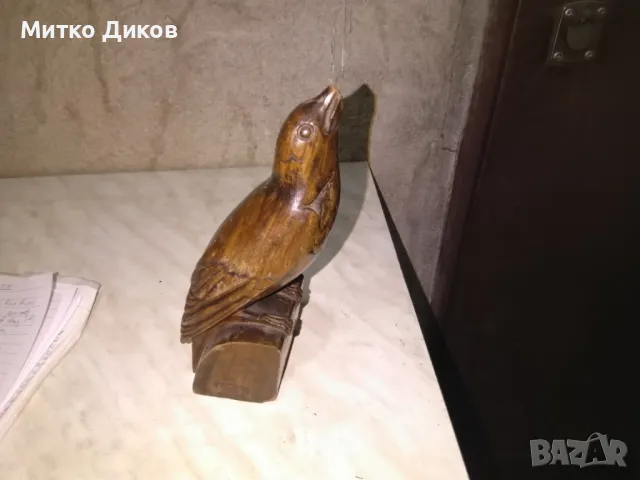 Дървена скулптура на птица врабче ръчна изработка АТ подписана  Н 210 мм и 84х65мм