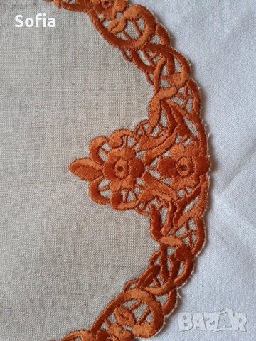 Подарък/Декор: Декоративна овална Покривка с рязана бродерия 