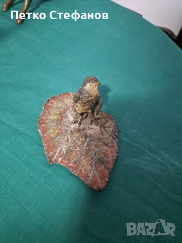 Декоративна метална чинийка или пепелник с фигурка на птица