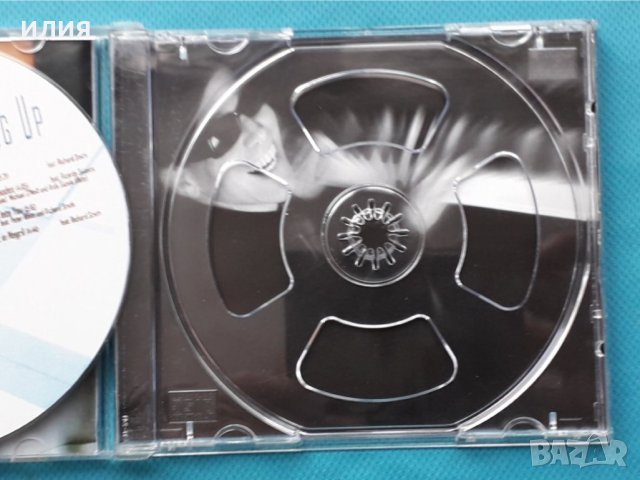 Gregg Karukas – 2005 - Looking Up(Smooth Jazz,Soul-Jazz), снимка 6 - CD дискове - 42880806