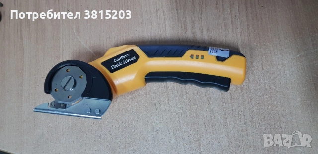 Продавам зарядна нова ротационна ножица за плат и картон