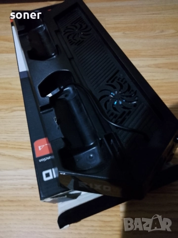 Продавам Зарядна станция с вентилатори за playstation 4 fat/slim. Отлично състояние, снимка 1