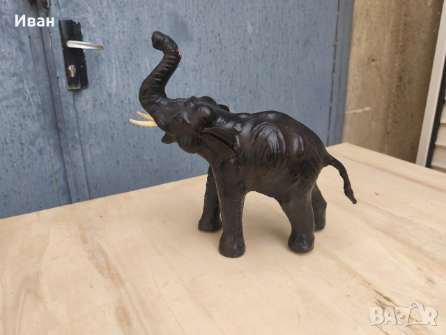 кожена статуетка/фигура на слон 