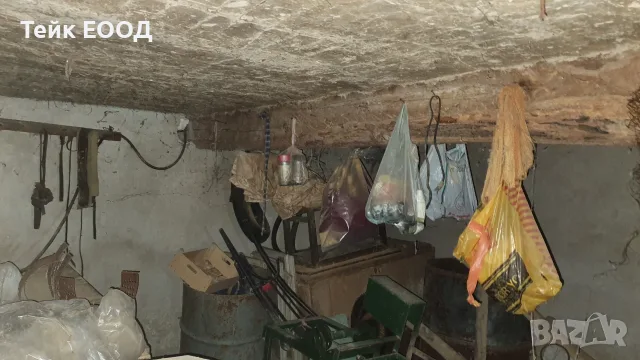 Къща с двор и двуетажна постройка в с. Ивановци, Видин, снимка 10 - Къщи - 56327612