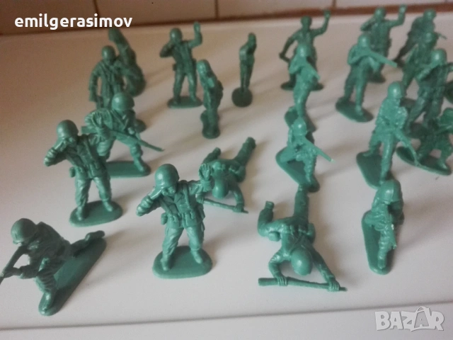Пластмасови войници - 3 лота., снимка 2 - Фигурки - 54016959