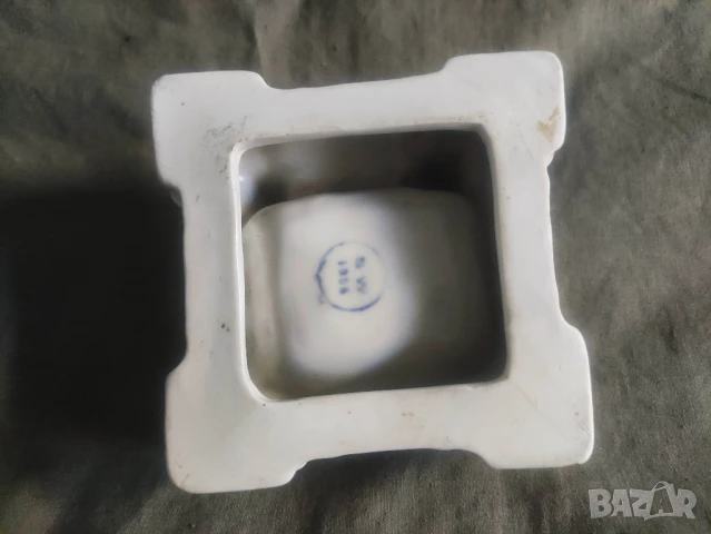 Продавам Продавам порцеланов пепелник Баба Вида и порцеланов фигурка паун, снимка 6 - Фигурки - 50744744