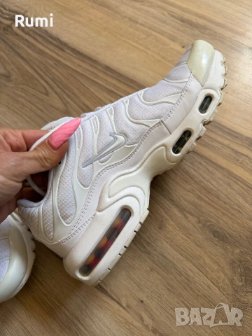 Оригинални маратонки Air Max Plus Triple White ! 40 н, снимка 3 - Маратонки - 36659966