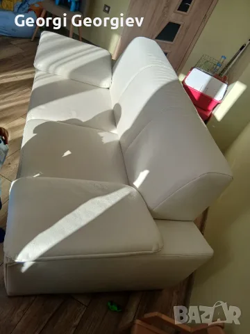 Продавам бял кожен диван, снимка 6 - Дивани и мека мебел - 56446179