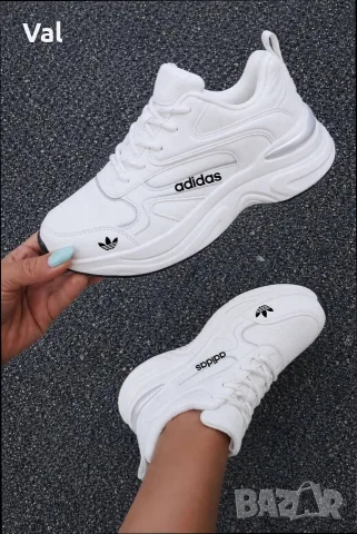 Дамски маратонки Adidas в бяло