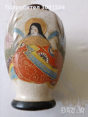 Порцеланова японска ваза с напукан ефект и рисувана със 24 каратово злато  , снимка 6 - Антикварни и старинни предмети - 51906443