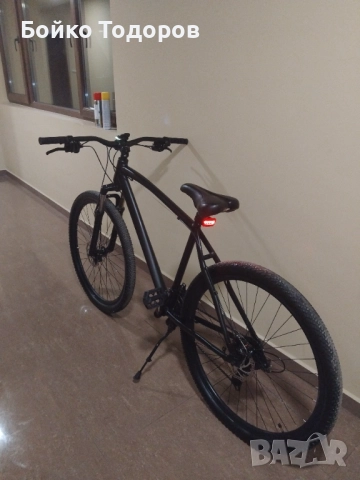 Продавам велосипед с 29-инчови колела. 