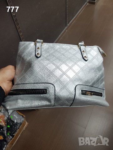 Дамска чанта, снимка 2 - Чанти - 44217919