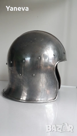 Рицарски, средновековен , шлем Барбута . 