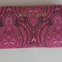 Портмонета Michael Kors и парфюми Cartier за жени, снимка 4 - Портфейли, портмонета - 40606677