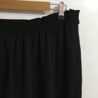Марков макси ефектен 3/4 панталон с ластичен колан в черно, снимка 5 - Панталони - 31708922