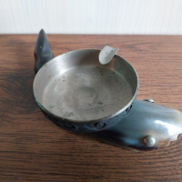 Метален пепелник върху риба, изработена от рог, от СССР, снимка 3 - Антикварни и старинни предмети - 44619553