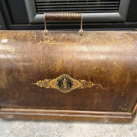 Автентична Ръчна шевна машина ,,SINGER" в куфар , снимка 2 - Антикварни и старинни предмети - 42854021