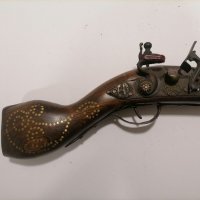 Стар кремъчен пистолет , снимка 2 - Антикварни и старинни предмети - 39965335