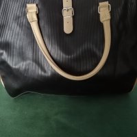 Стабилна дамска чанта, може и за път, снимка 1 - Чанти - 39479369