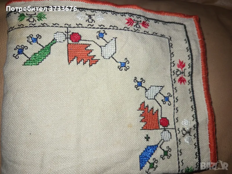 Бродирана декоративна покривка.Копринени конци върху лен., снимка 1