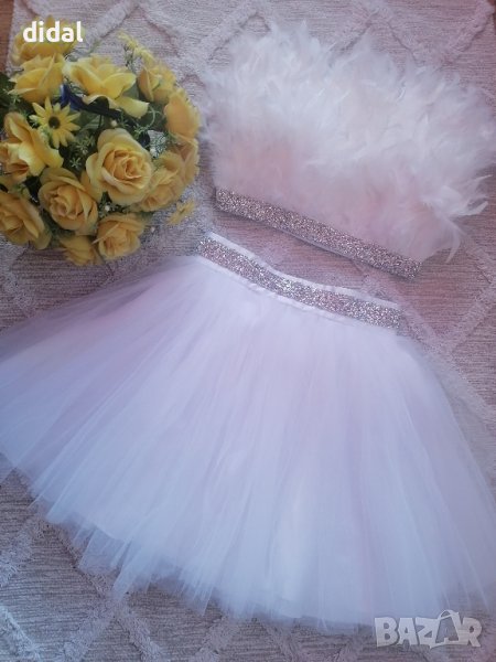 Бюстие с естествени пера и кристалчета и великолепна пола от тюл , снимка 1