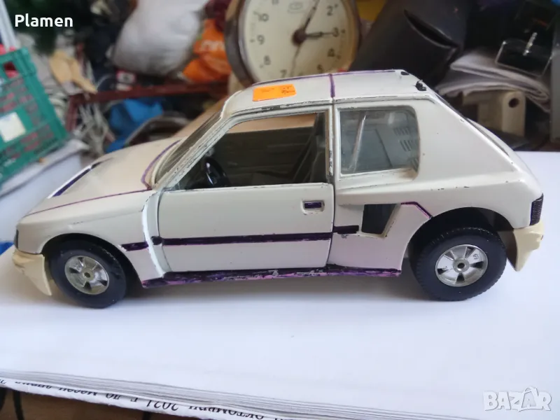 Умален метален модел на Пежо - 205 Турбо на италианската фирма Бураго в мащаб 1/25, снимка 1