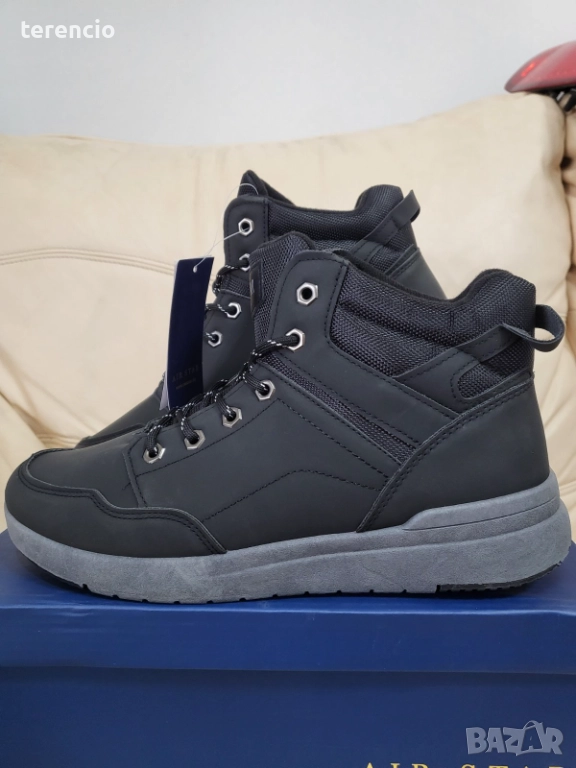 Нови черни кецки, снимка 1