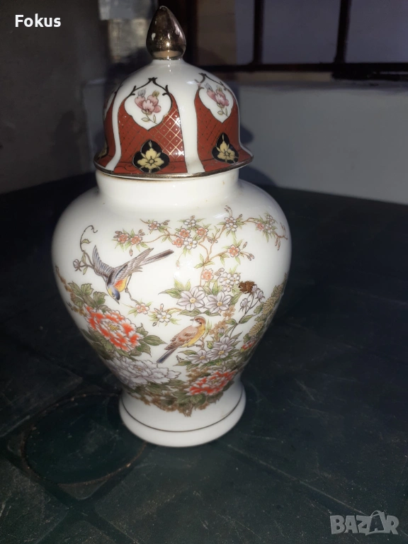 Красива стара ваза буркан с капак порцелан Япония, снимка 1
