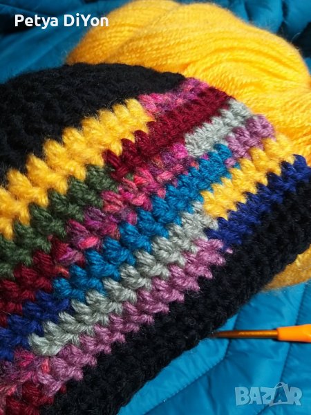 Пъстра топла плетена шапка за дами, снимка 1