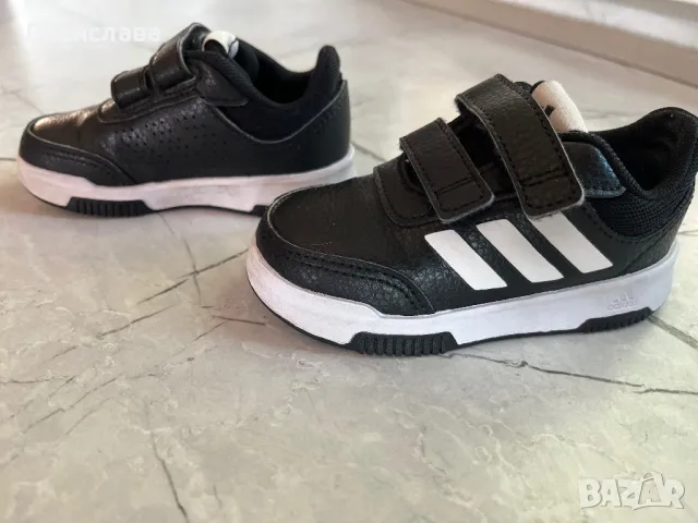 Детски маратонки Адидас, снимка 3 - Детски маратонки - 49773637