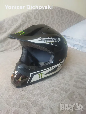 Продавам каска Monster
