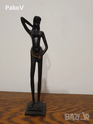 Елегантна статуетка „Дама“ — стилен декоративен акцент 🖤, снимка 2 - Статуетки - 51328750