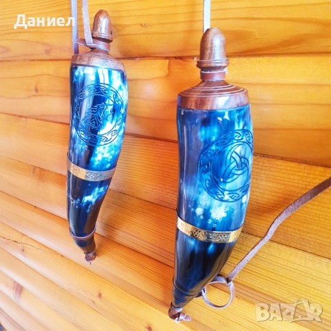 Барутница от естествен биволски рог с бронзов обков.