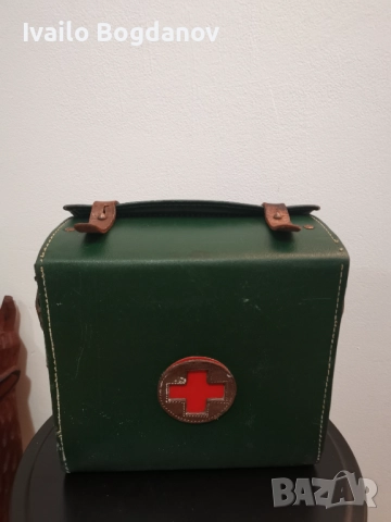 Стара военна чанта за първа помощ