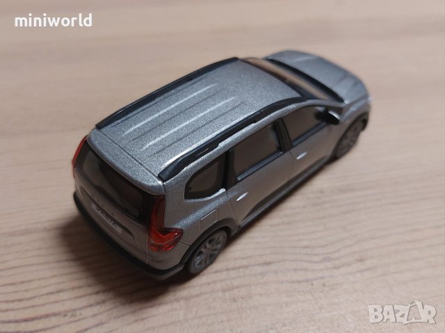 Dacia Jogger 2021 - мащаб 1:43 на Norev моделът е нов в PVC дисплей-кейс, снимка 8 - Колекции - 42822772