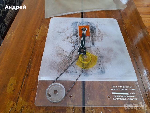 Старо учебно помагало Разрез двутактов двигател, снимка 2 - Други ценни предмети - 31860471