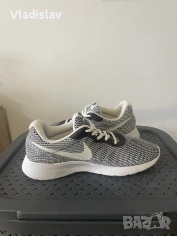 Nike Tanjun - 42, снимка 2 - Спортни обувки - 53909423