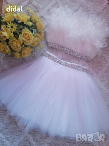 Бюстие с естествени пера и кристалчета и великолепна пола от тюл 