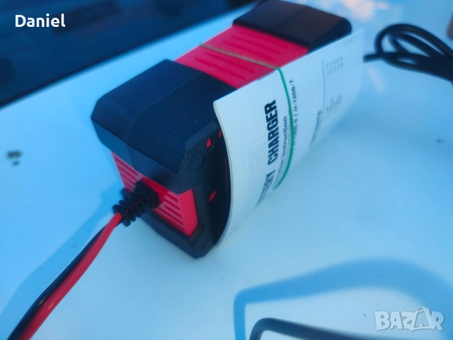 зарядно за акумулатор, снимка 2 - Аксесоари и консумативи - 52229792