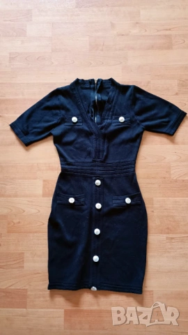 Малка черна рокля