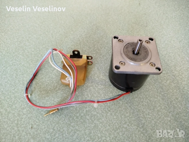 Синхронен двигател Oriental Motor 2CSM-101 (100V, 60rpm) с кондензатор - 5 броя