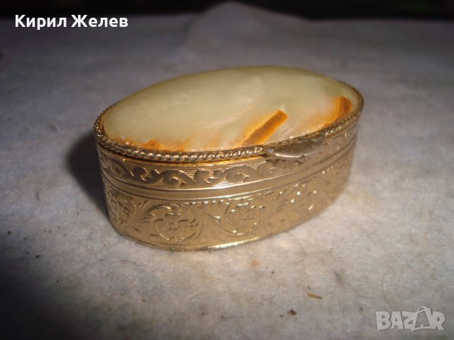 ПОЗЛАТЕНА СТИЛНО ОРНАМЕНТИРАНА КУТИЙКА за БИЖУТА илиДРУГО с КАПАЧЕ от НАТУРАЛЕН МРАМОРЕН ОНИКС 29077, снимка 8 - Други ценни предмети - 38152445