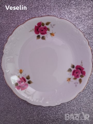 Порцеланова чиния , снимка 1 - Чинии - 42919964