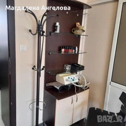 Дървен шкаф