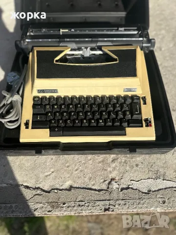 Немска пишеща машина в куфар , снимка 3 - Други - 50144351