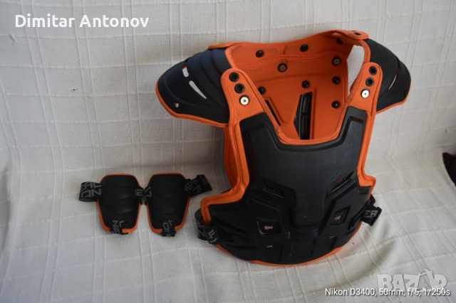 Продавам кросова каска Bogoto и награден протектор O'Neal комплект , снимка 8 - Спортна екипировка - 52270888