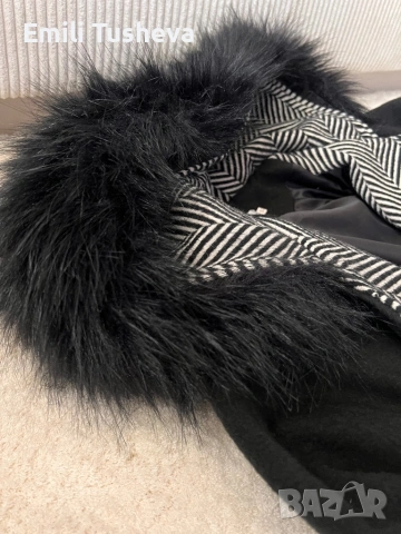 Дамско палто в черно и сиво с пух на качулката, снимка 3 - Палта, манта - 53309467