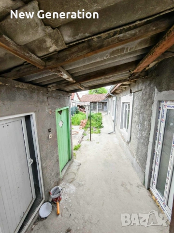 Къща в Центъра на гр.Силистра, на 100м от Дунавската градина, с нов покрив и дограма, 9 стаи, снимка 4 - Къщи - 53278324