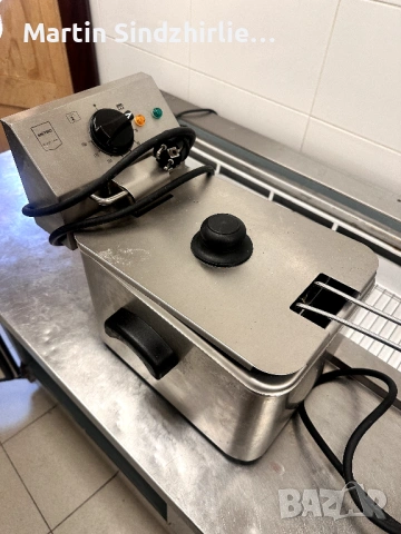 2 бр. професионални фритюрници METRO Professional 2.5kW – настолни