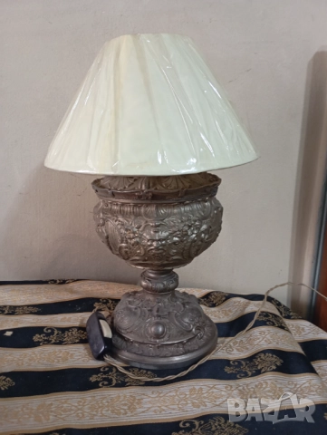 Винтидж настолна лампа